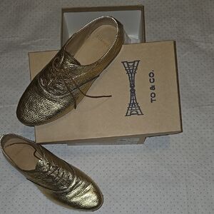 To & Co Gold Flats For Comfort and Unique Style SIZE 39